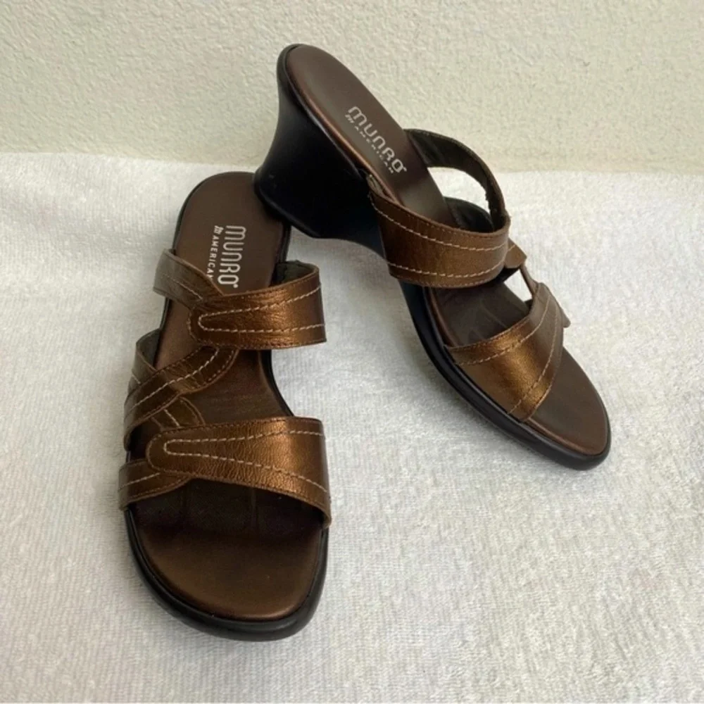 Munro American Womens Metallic Bronze Leather Walking Wedge Sandal Size 7.5 Boho